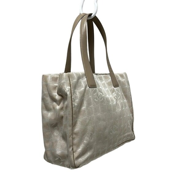 Auth CHANEL New Travel Line Tote MM A15991 Beige Nylon Jacquard Leather Tote Bag - Picture 4 of 8